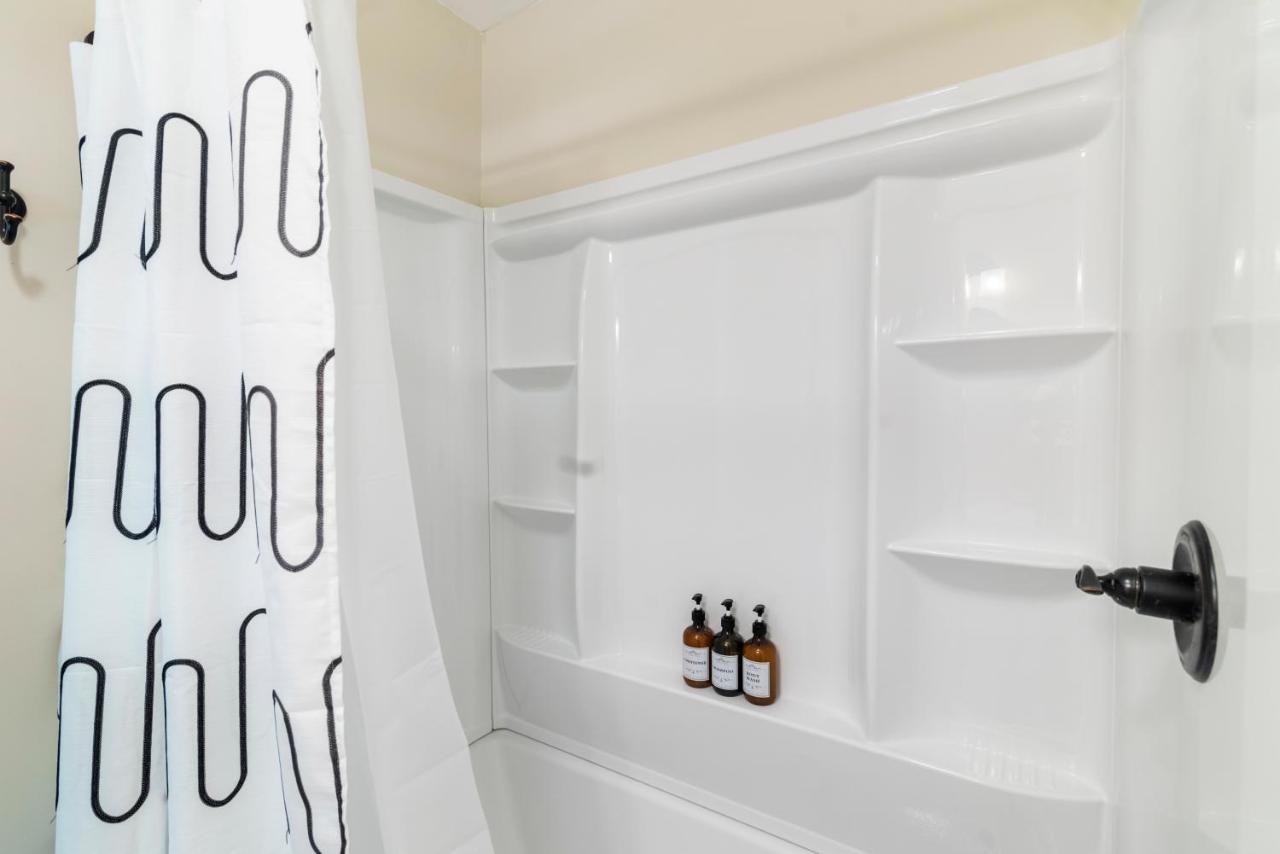 Fantastic Retreat 5Min From Village With Media Room, Ac And Sauna! Стоу Экстерьер фото